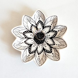 BIHOIB Small Flower Jewelry Dish Tray, Decorative Ceramic Trinket Dish, Modern Accent Tray for Vanity