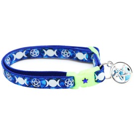 Collar de gato Wicca azul zafiro con dije oculto y campana | Collar familiar de bruja en pentáculo de gato | Dijes de collar de gatito de bruja | Brilla en la oscuridad | Collar de seguridad (grande (10 libras y más)