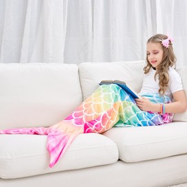 Mermaid Blanket - Soft Mermaid Tail Blanket with Sequins Hairpin Bracelet for Girls Teenagers Rainbow Flannel Mermaid Portable Blanket Gift for Birthday 140 x 60 cm