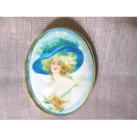 XL GLASS DOME PIC BUTTON VTG BLONDE LADY WEAR BIG TURQUOISE BLUE HAT 1-1/2