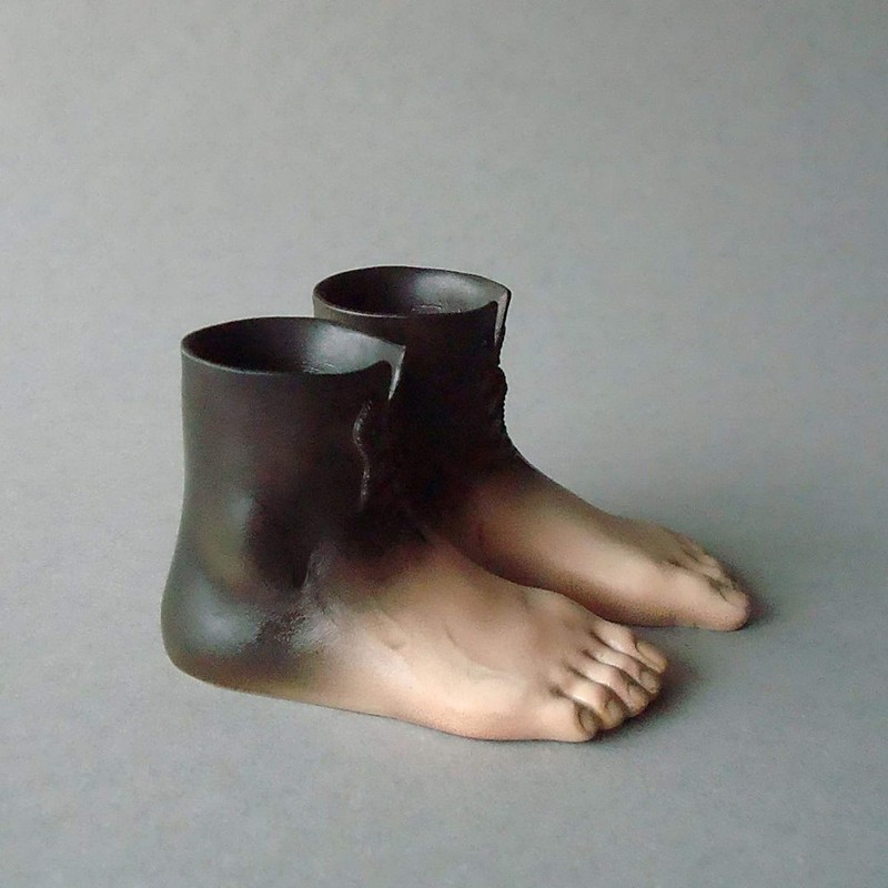 Parastone Magritte Boot Feet Red Model Modele Rouge Surrealism Small