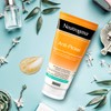 Neutrogena Visibly Clear Daily Moisturiser Oil Free - Clarifying Moisturising