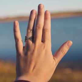 Mytys Retro Vintage Cocktail Rings for Women,Medieval Silver Chunky Cocktail Ring Black Marcasite Crystal Rings Antique Silver Big Stone Ring (Double cross, 9)
