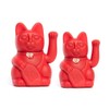 Chinesische Glückskatze. Winkende Katze. Maneki Neko viel Glück. ERDBEER ROT,