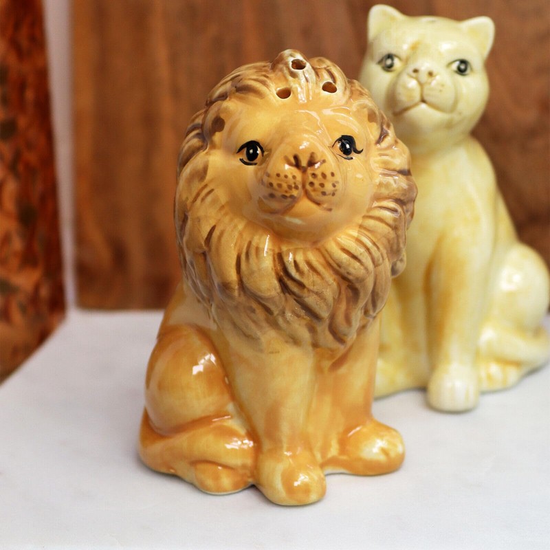 Salt and Pepper Shakers Lion and Lioness Ceramic Sitting Cats