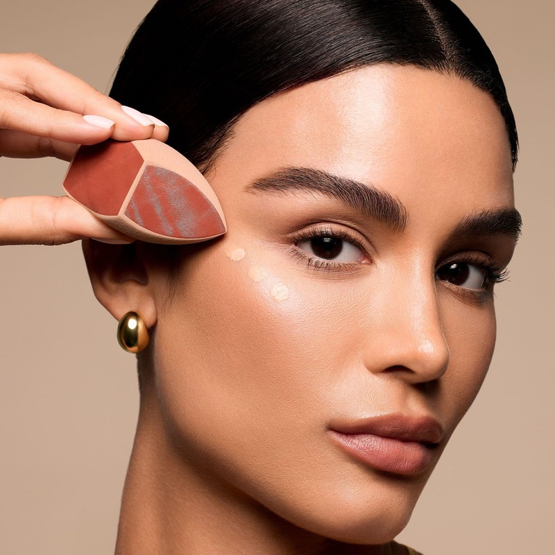 Real Techniques Makeupsaver Sponge, Makeup Blender Sponge For Liquid &