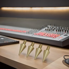 PrecisionGeek - Brass Speaker Spikes M4 x 7mm, Cone 8mm diameter for HiFi Speakers, cabinets, soundbars - Set of 4 pieces