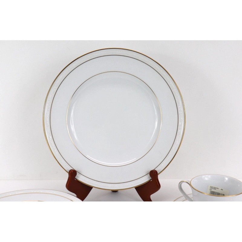 Noritake Vintage Noritake White Scapes 5 Piece Place Settings #4061