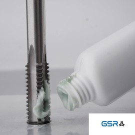 Tapping means/lubricating oil 200 ml