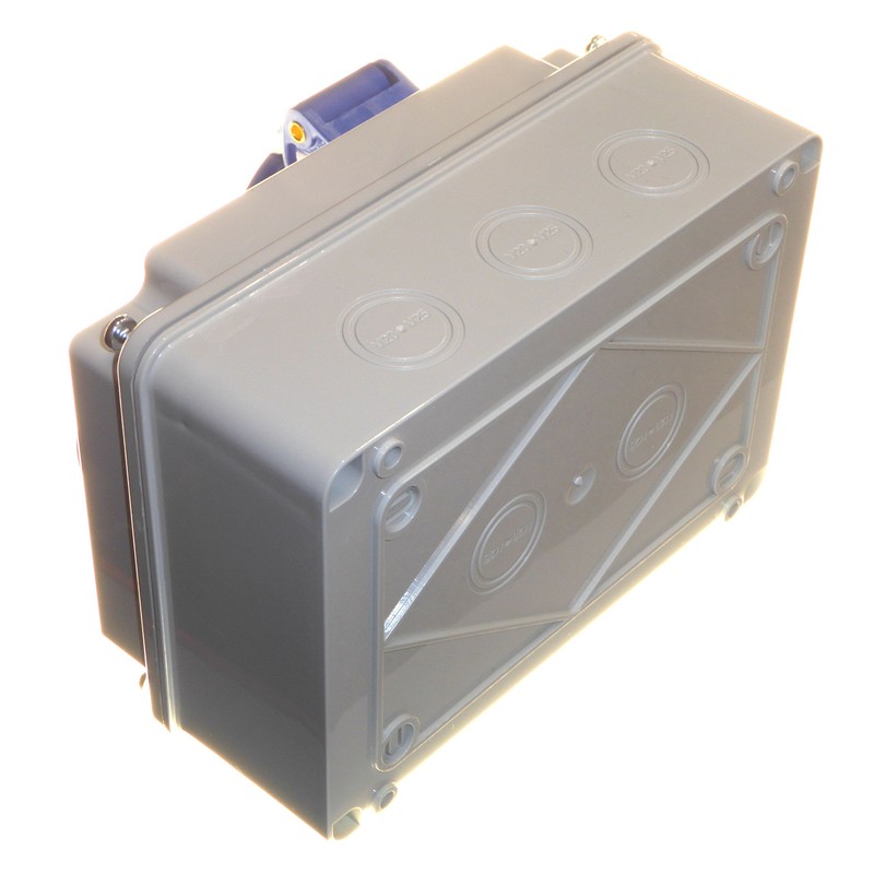 32 Amp 230V 3 Pin Interlock Socket Switched 2P+E Single