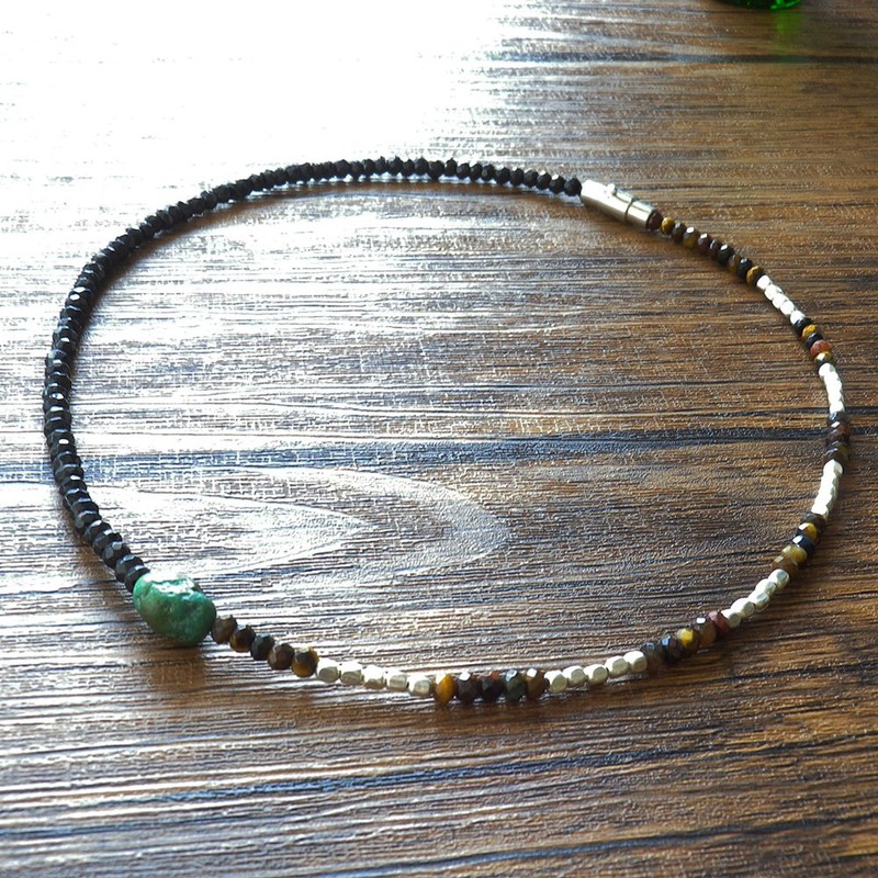 COMODO VIENTO Men's Black Spinel Necklace, Turquoise, Tiger Eye, Half