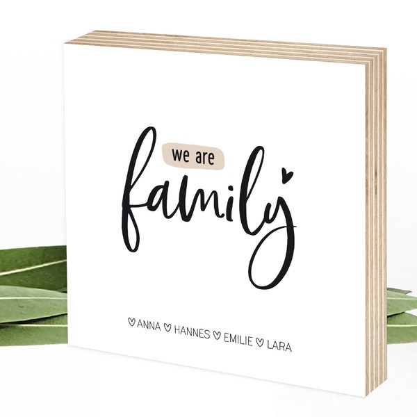 Wunderpixel® Holzbild We are Family - personalisiert mit Namen -
