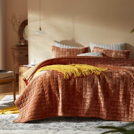 LEAONME Velvet Quilt California King-118''x106'', Lightweight Burnt Orange Velvet Comforter Set with 2 Pillow Shams, Soft Oversized Bedspread Coverlet Quilted Bedding Set for All Season