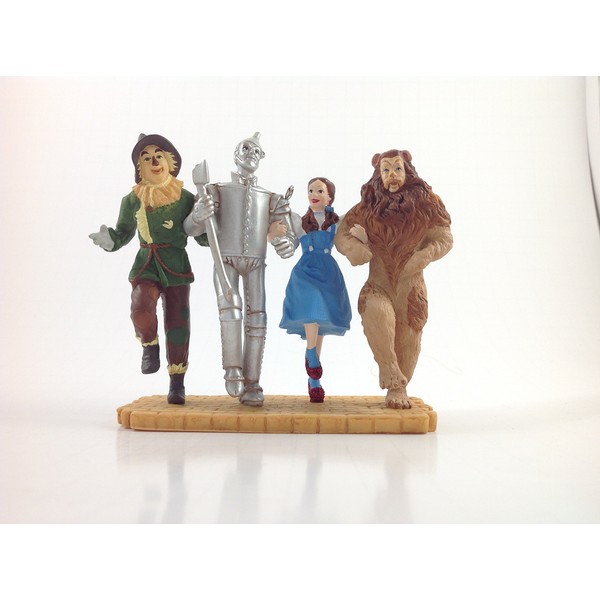 Hallmark Keepsake the Wizard of Oz Off to See the Wizard 2005 Christmas Ornament