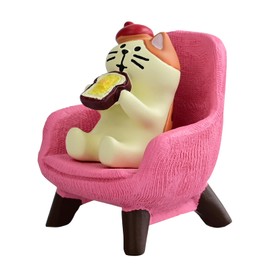 Mevodeata Cute Mini Cat Eating Toast Bread Figurine with Small Sofa Resin Figure for Office Home Decor for Cat Lovers (Pink Sofa)