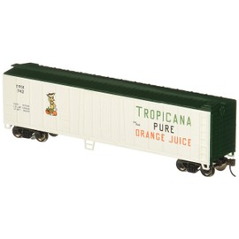Bachmann Trains - 50' Steel Reefer - TROPICANA - WHITE & GREEN - HO Scale
