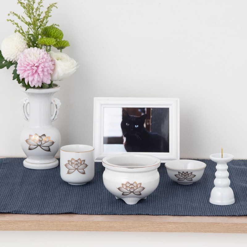 CATEGORY: Buddhist Ritual Implements God Hardware 仏壇 White Gold Lotus