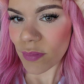 Makeup tools with easy application:_Greece brown