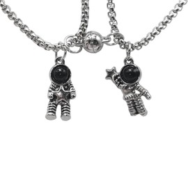 2 PCS Astronomy Spaceman Matching Couple Necklaces Moon Star Astronaut Necklace Matching Necklaces for Best Friends Astronaut Couples Necklace Set (round-silver)