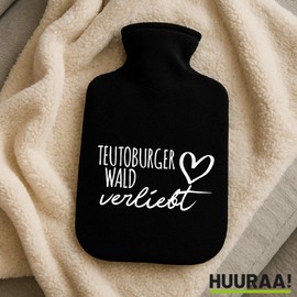 Huuraa Wärmflasche Teutoburger Wald verliebt Geschenk 1,8 Liter Black Classic Veloursbezug Teutoburger Wald Präsent