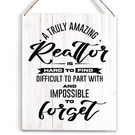 Realtor Gifts for Women Men A Truly Amazing Realtor Is Hard To Find Wooden Hanging Sign Leaving Appreciation Retirement Gifts for Boss Manager Coworkers Friends 8 x 10 Inches