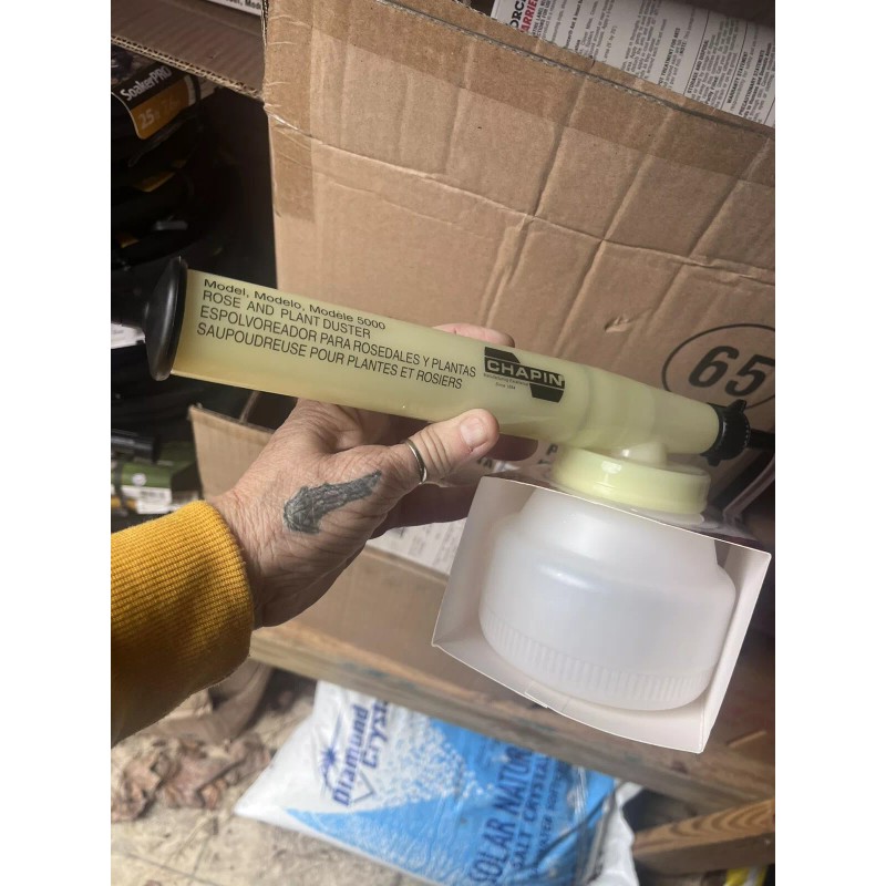 Chapin 16 Oz. Rose And Plant Hand Pump Duster Chapin