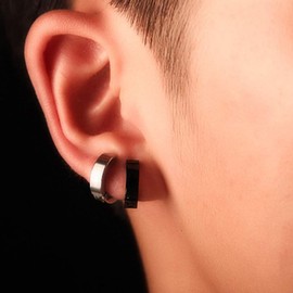 Yesallwas 2 Pairs (4 pieces) Stainless Steel Piercing Clip on Earrings for Men Women no piercing Unisex Black Silver,Fake Non Pierced Earrings