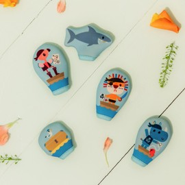 Lilliputiens - Finger Puppets Pirates - Bath Toy with 5 Finger Puppets Made of Neoprene - Fun and Educational, Promotes Fine Motor Skills and Imagination - From 10 Months - 83353