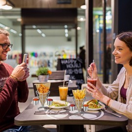 DOITOOL Metal French Fries Stand Cone, 4PCS Wire French Fry Serving Basket with 2 Sauce Dippers for Snack Fried Chicken Display for Party Bar Restaurant Picnics and Outdoor Events