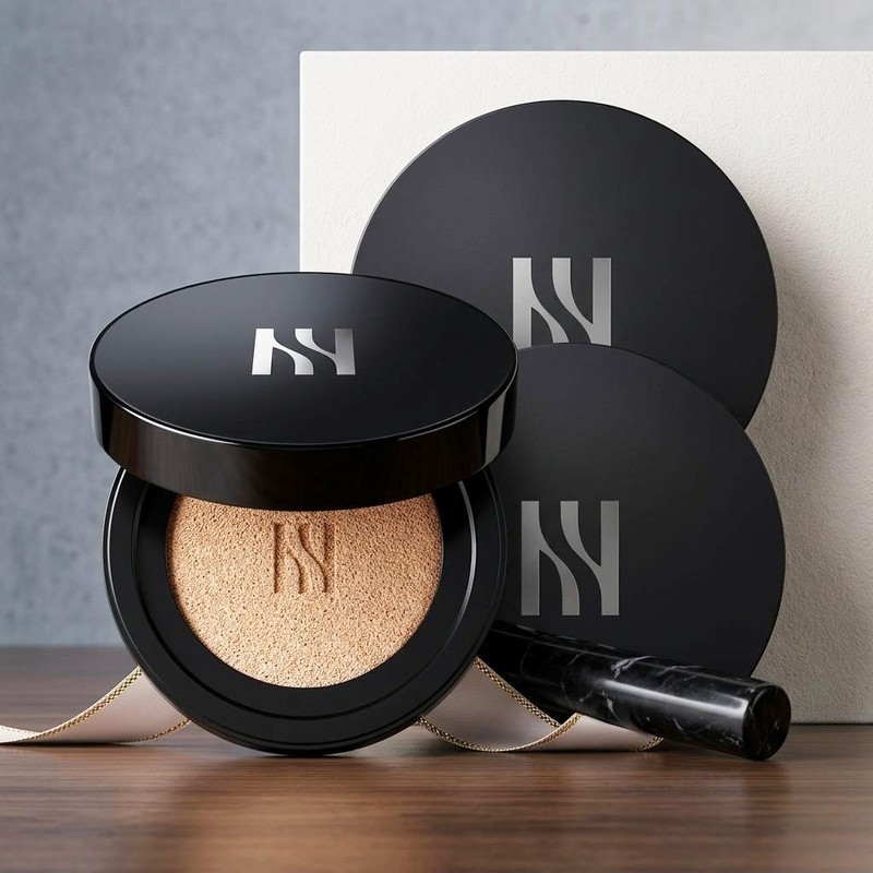 Hera Black Cushion Foundation 21N1 main product, 3 pieces, total