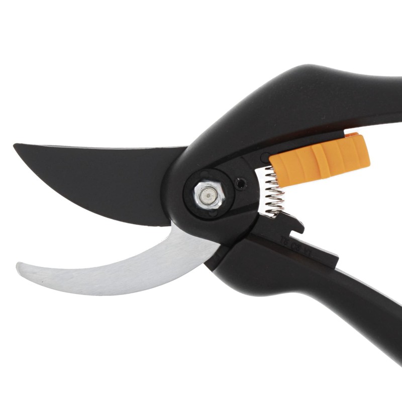 Fiskars SingleStep Pruner Bypass P26, Non-stick coating steel blades, Length: