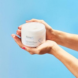 Alma K Crema Corporal Nutritiva - Crema Corporal de Hidratación para el Cuidado de la Piel - Loción de Manteca de Karité - Todo Tipo de Piel - 250 ml