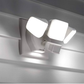 Mr. Beams Pro 3-Head Outdoor Motion Sensing LED Security Light with Cascading Wall Wash, White