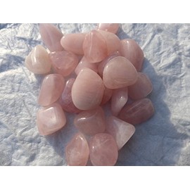 Rose quartz tumble stone (20&nbsp;&ndash;&nbsp;25&nbsp;mm). Pack of 5