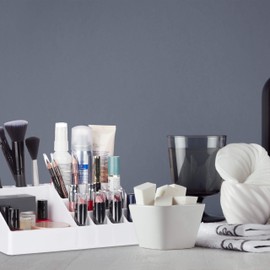 Relaxdays Acrylic Cosmetic Organiser, Small Make-Up Organiser with 16 Compartments for Make-Up & Lipstick Holder, White, 1