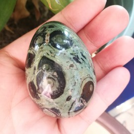Manekieko Natural Kambaba Jasper Egg Shaped Meditation Chakra and Home Decoration for Balancing Gemstones and Crystal Figures, 5 x 3.5 cm Reiki Healer and Yoga Practitioner with Wooden Stand