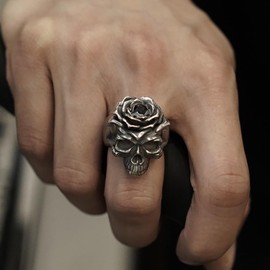Skull Ring for Men Women, Adjustable Gothic Black Rose Skeleton Ring, Open Punk Rock Skull Ring, Vintage Dark Black Hip Hop Biker Viking Skull Jewelry Christmas Gift for Men Son ﻿