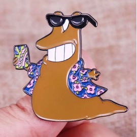 Futurama Slurm - Lata de refresco para fiestas McKenzie, muy adictiva, programa de televisión animado, comedia, 3,8 cm, 3.81 cm, Esmalte, Esmalte