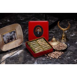 Hafiz Mustafa 1864 Istanbul Baklava Pastry Box - Baked Baklava Dessert Snacks Made from Fresh Phyllo Dough Sheets, Pistachio, Hazelnut, Walnut - Turkish Sweets Tray Gift Ideas for Birthday, Christmas