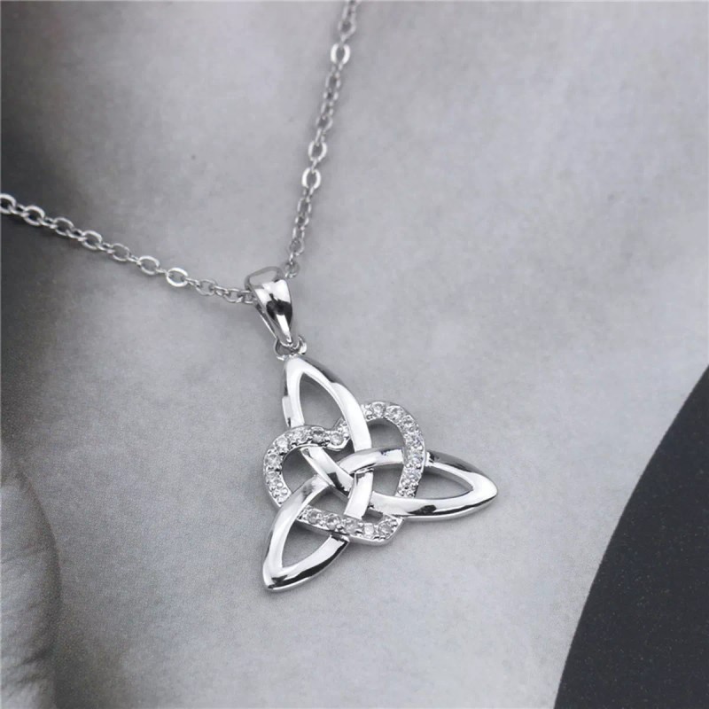 Genéric Dices Nudo De Bruja + Cadena Collar Love Regalos