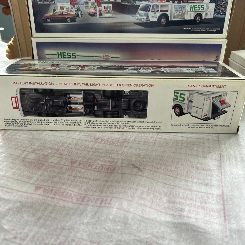 Hess Vintage 1989 Fire Truck Bank w/Lights, Flashers & Dual