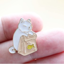 Cat and Bait Bag Pin Badge Cute Cat Pin Goods, Alloy Steel