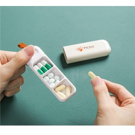Pastillero Portátil - Organizador de Medicamentos con 3 Compartimientos - Ideal para Viajes y Uso Diario (Beige)