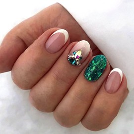 Oval Press on Nails Short Fake Nails with Green Glitter Rhinestones Golden Pearl Gradient Designs White French Tip Glue on Nails Nude False Nails Artificial Stick on Nails for Women 24Pcs