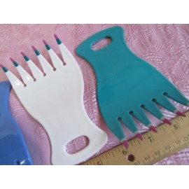 Mebco Hair Tousle Feather Bear Claw Comb- assort colors- 3 pcs- NOS-The Original