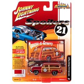 DieCast Johnny Lightning 1:64 Street Freaks Ver B 1950 Mercury Woody Wagon Copper