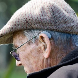 BOBOZHONG Hearing Aid Tubes,2PCS Preformed BTE Earmold Tubing 3.6 x 2 mm Hearing Aid Replacement Tube with Metal Lock Hearing Amplifiers Ear Tubes with Most Hearing Aid Brands