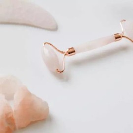 Heart Gua Sha 천연석 로즈쿼츠 얼굴 마사지 롤러 괄사 도구 피부 관리 림프 순환 얼굴 라인 [엔젤윙괄사] Natural Stone Rose Quartz Face Massage Roller Gua Sha Tool Skin Care Lymphatic Circulation Face Line [Angel Wing Gua Sha]