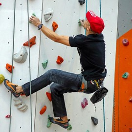 NewBEP Climbing Chalk Bag with Grommets Perfect pocket design for climbing, gymnastics, gym pouches, crossfit and weight lifting (Black)