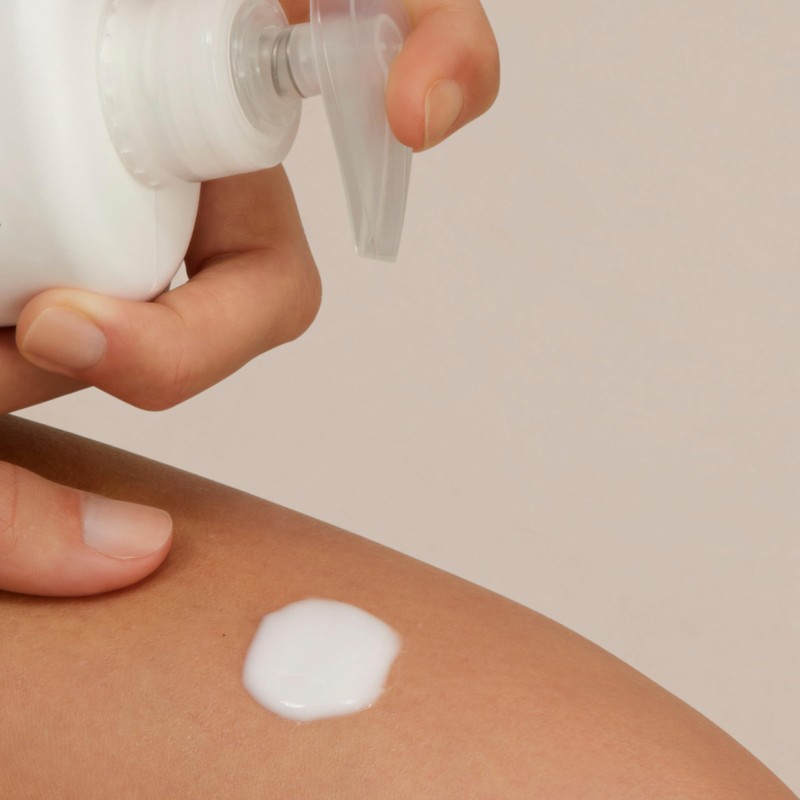 ISDIN Body Lotion Uradin 10, 24-Hour Intense Hydration, Non-Greasy, Fast-Absorbing